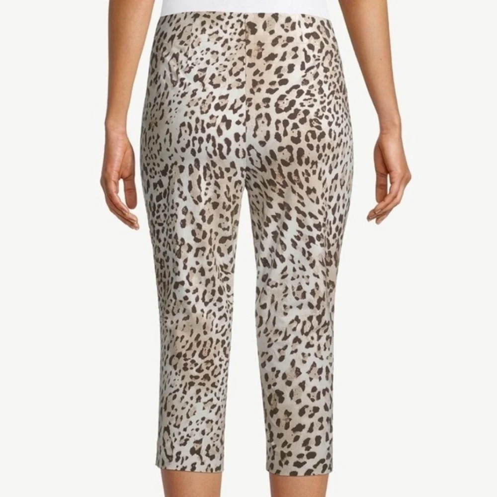 Chico’s 00 Brigitte Cheetah Slim Capri Pants Chico’s Size 00 (2)